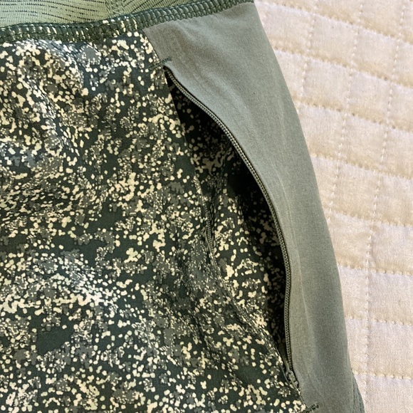 Outdoor Voices Hudson Tri Colored Athletic Shorts - Picture 5 of 10